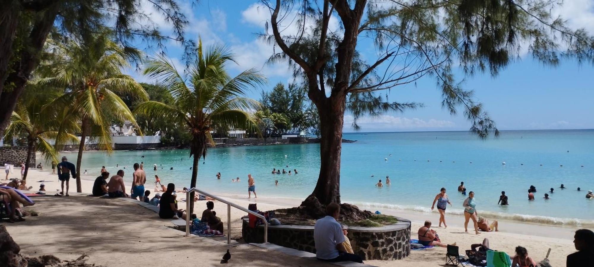 Appartement Le Dauphin Du Lagon Bleu - Plages De Mont Choisy Et De Trou Aux Biches Grand Baie Exterior foto